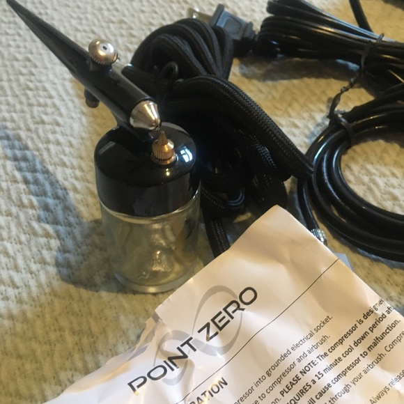 Airbrush Set with Compressor - Picture 4 of 11